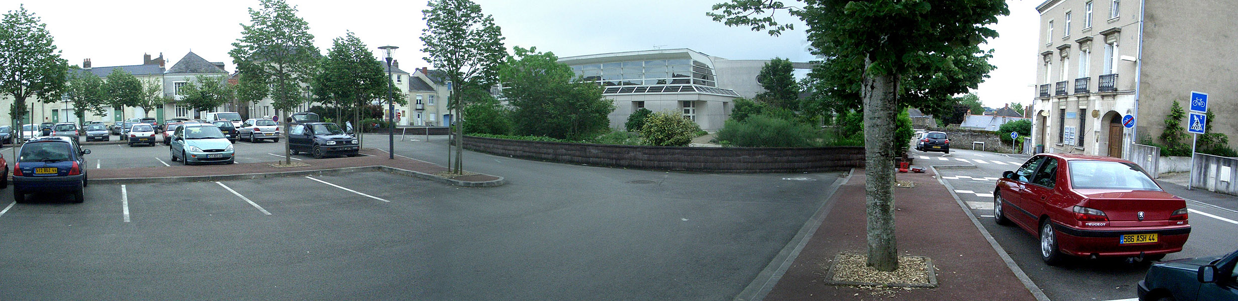 Médiathèque La Pléiade Spot Street Ancenis Skate Spot 3/5