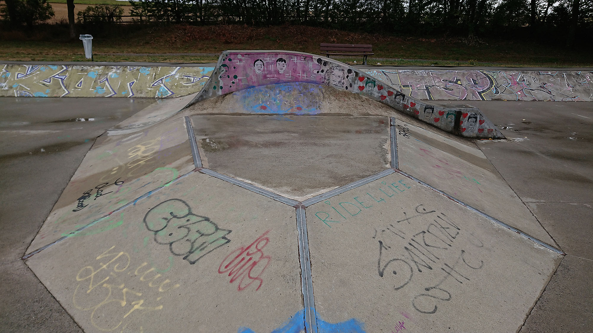 Europe Skatepark Saint Quentin Skate Spot 4/5