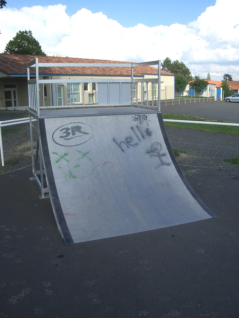 Richardières Aigrefeuille sur maine Skate Spot