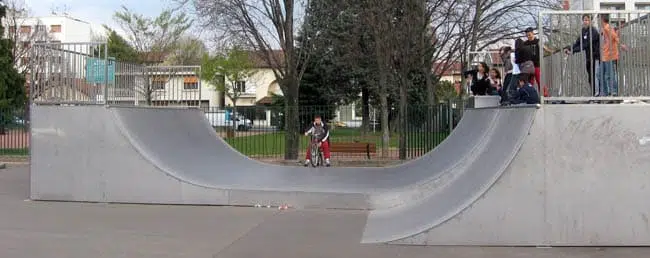 Parc Barros Mini Villeurbanne Skate Spot 2/5
