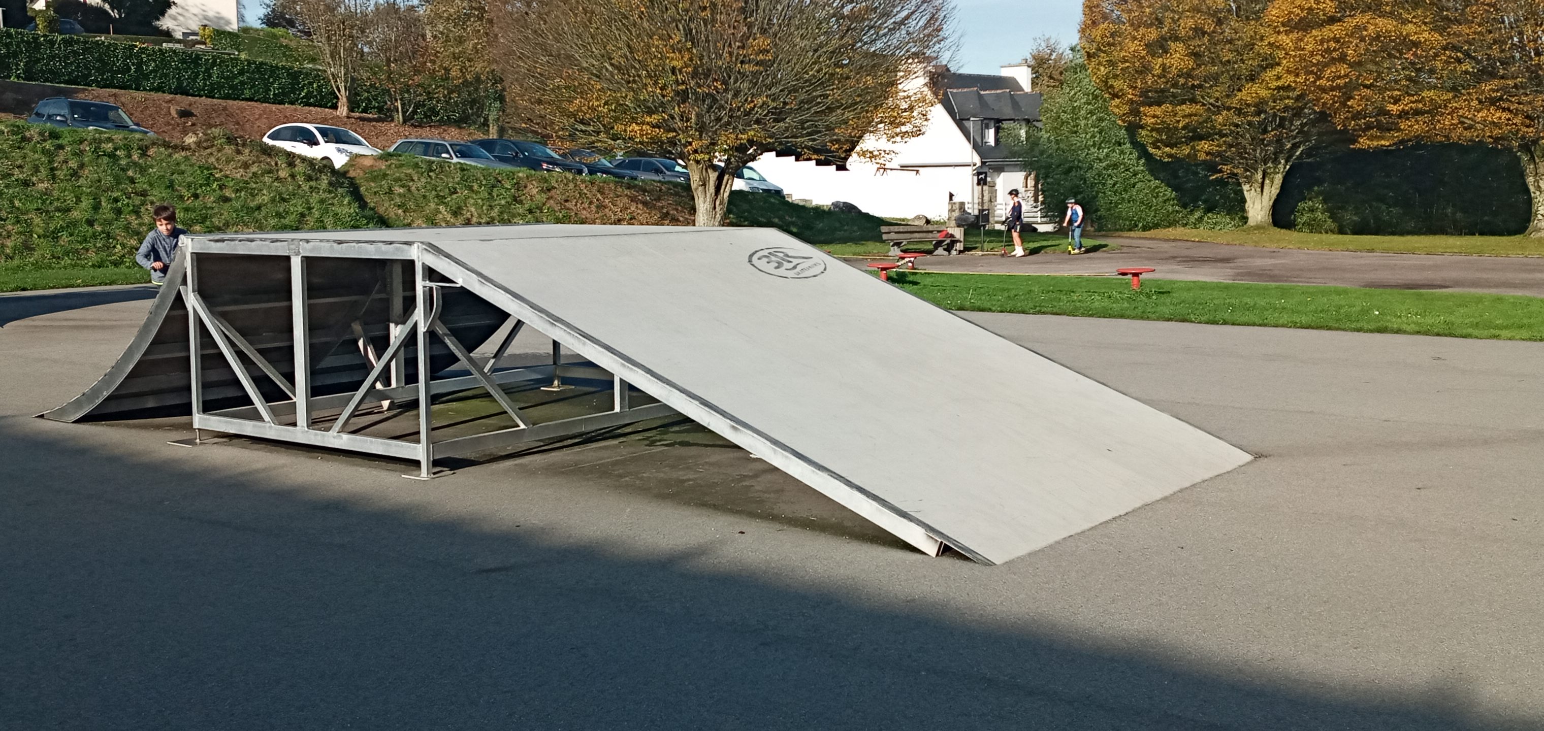 Le Stade Skatepark Landrévarzec Skate Spot 1/5
