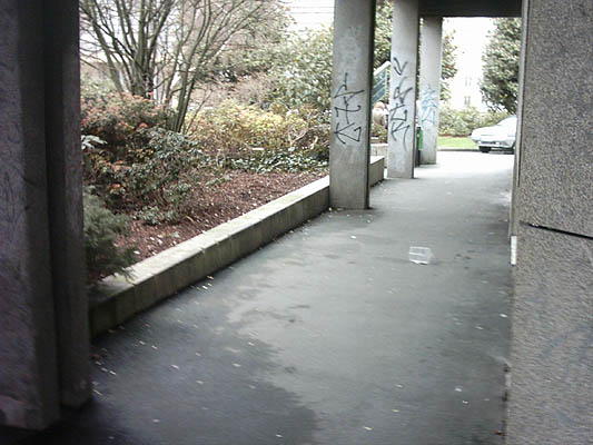 Le Quartz Plaza Brest Skate Spot 4/5