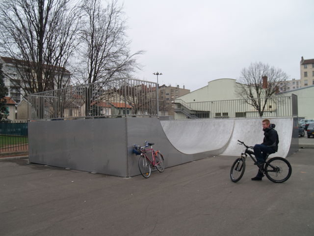 Parc Barros Villeurbanne Skate Spot