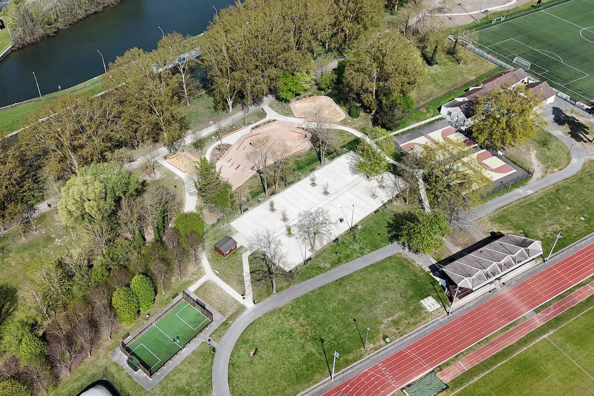 Stade Grante Skatepark L' Isle Adam Skate Spot 4/5