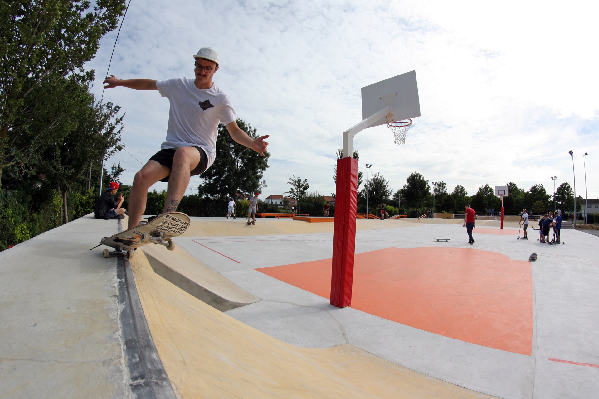 Espace Jeunes Skatepark Loon Plage Skate Spot 4/5