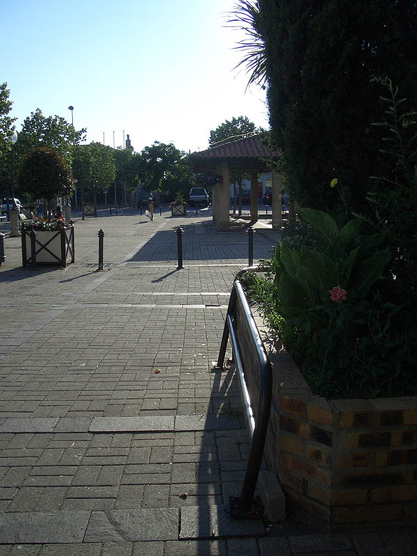 Les Cinq Cantons Plaza Anglet Skate Spot 4/5
