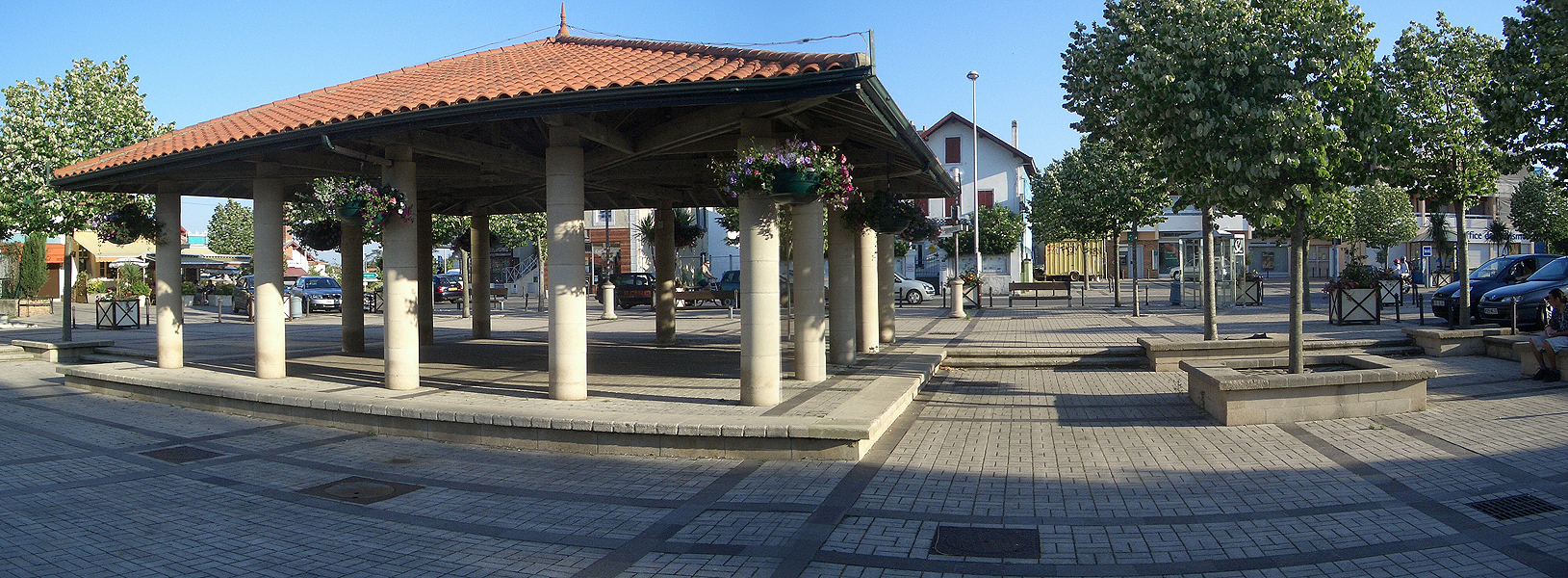 Les Cinq Cantons Plaza Anglet Skate Spot 4/5