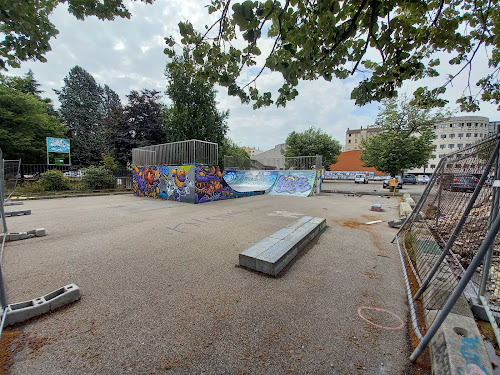 Parc Barros Mini Villeurbanne Skate Spot 2/5