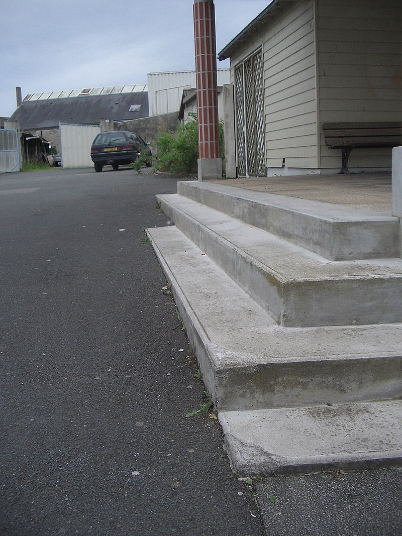 Médiathèque La Pléiade Spot Street Ancenis Skate Spot 3/5
