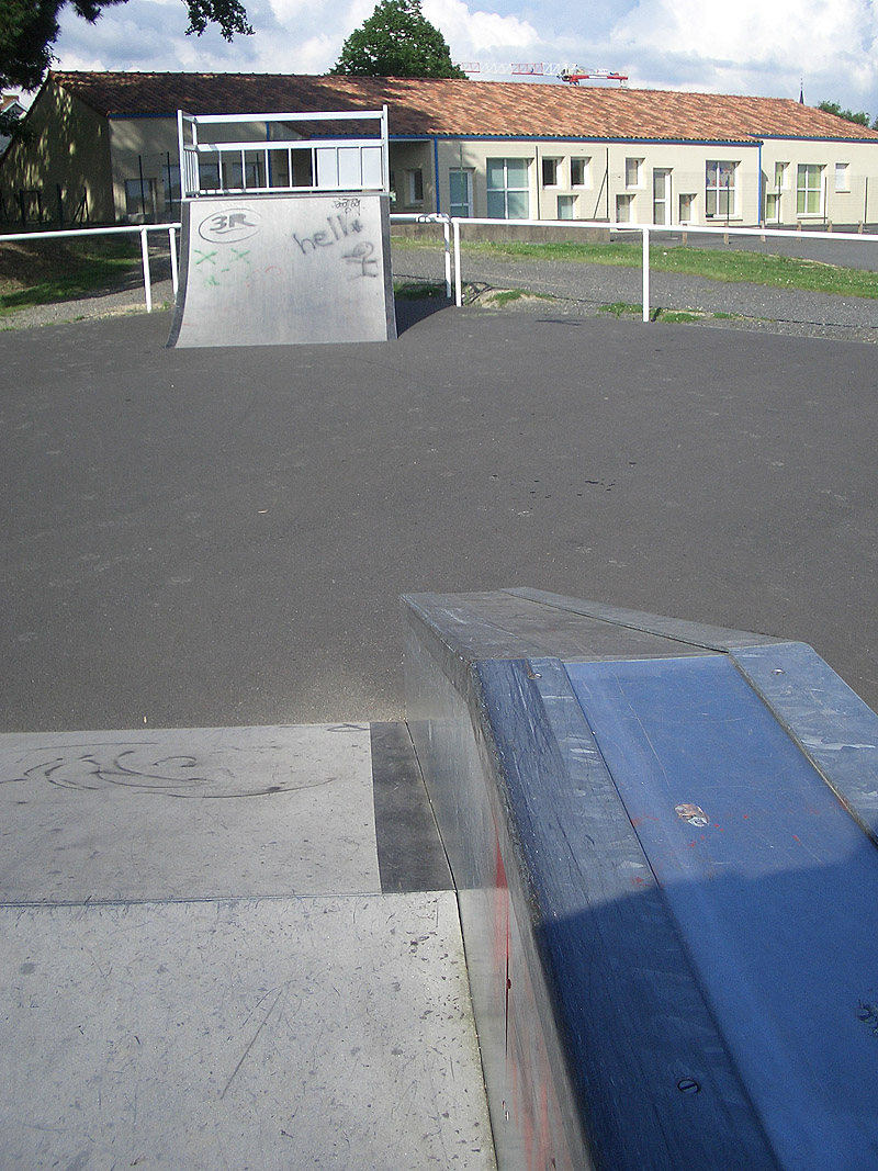 Richardières Skatepark Aigrefeuille sur maine Skate Spot 1/5