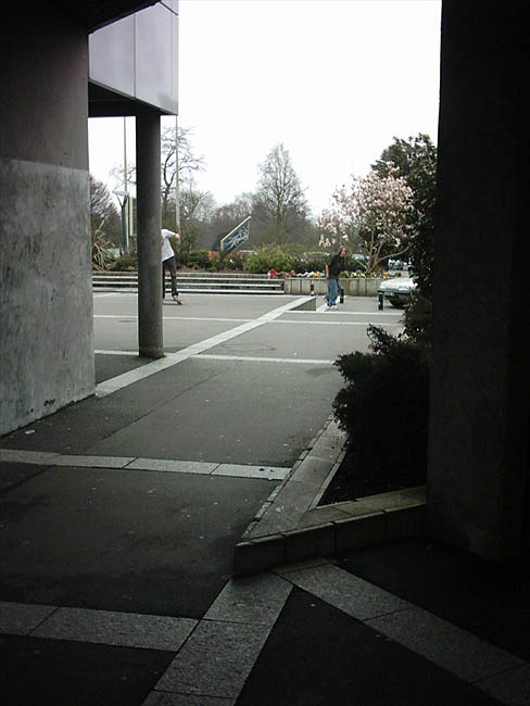 Le Quartz Plaza Brest Skate Spot 4/5