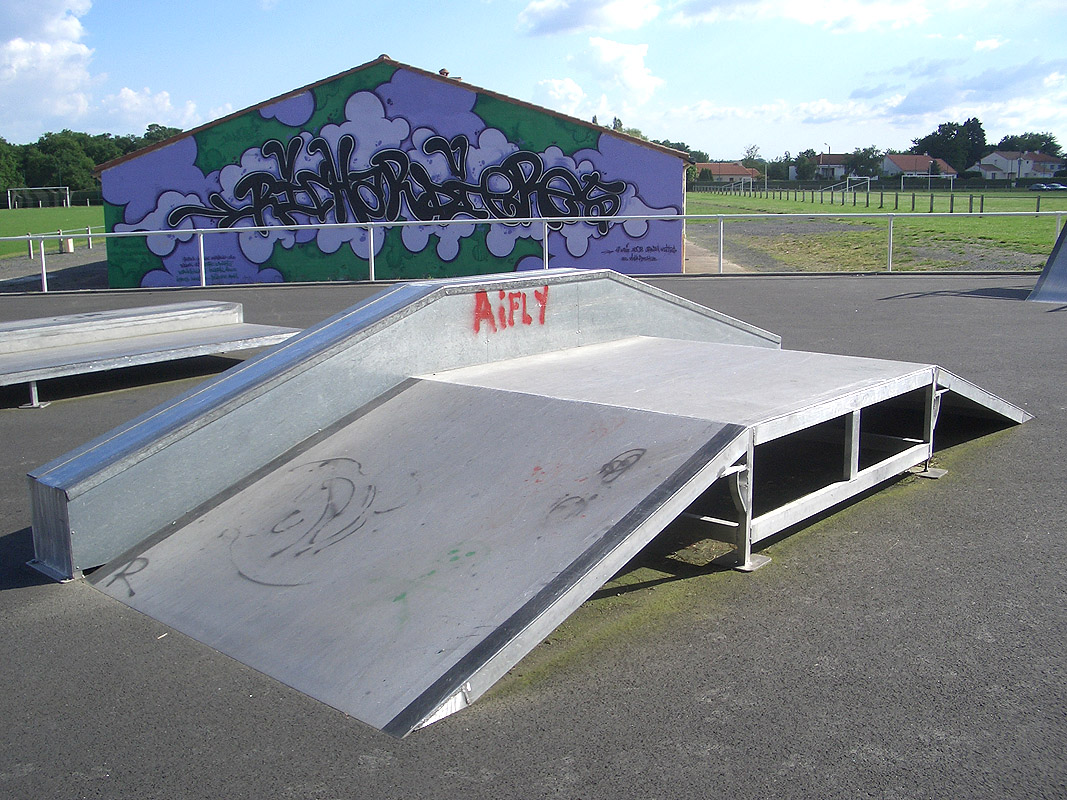 Richardières Skatepark Aigrefeuille sur maine Skate Spot 1/5