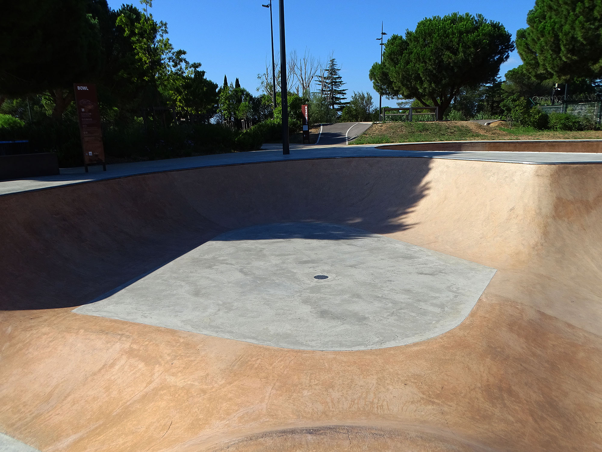 Grammont Bowl Bowl Montpellier Skate Spot 5/5