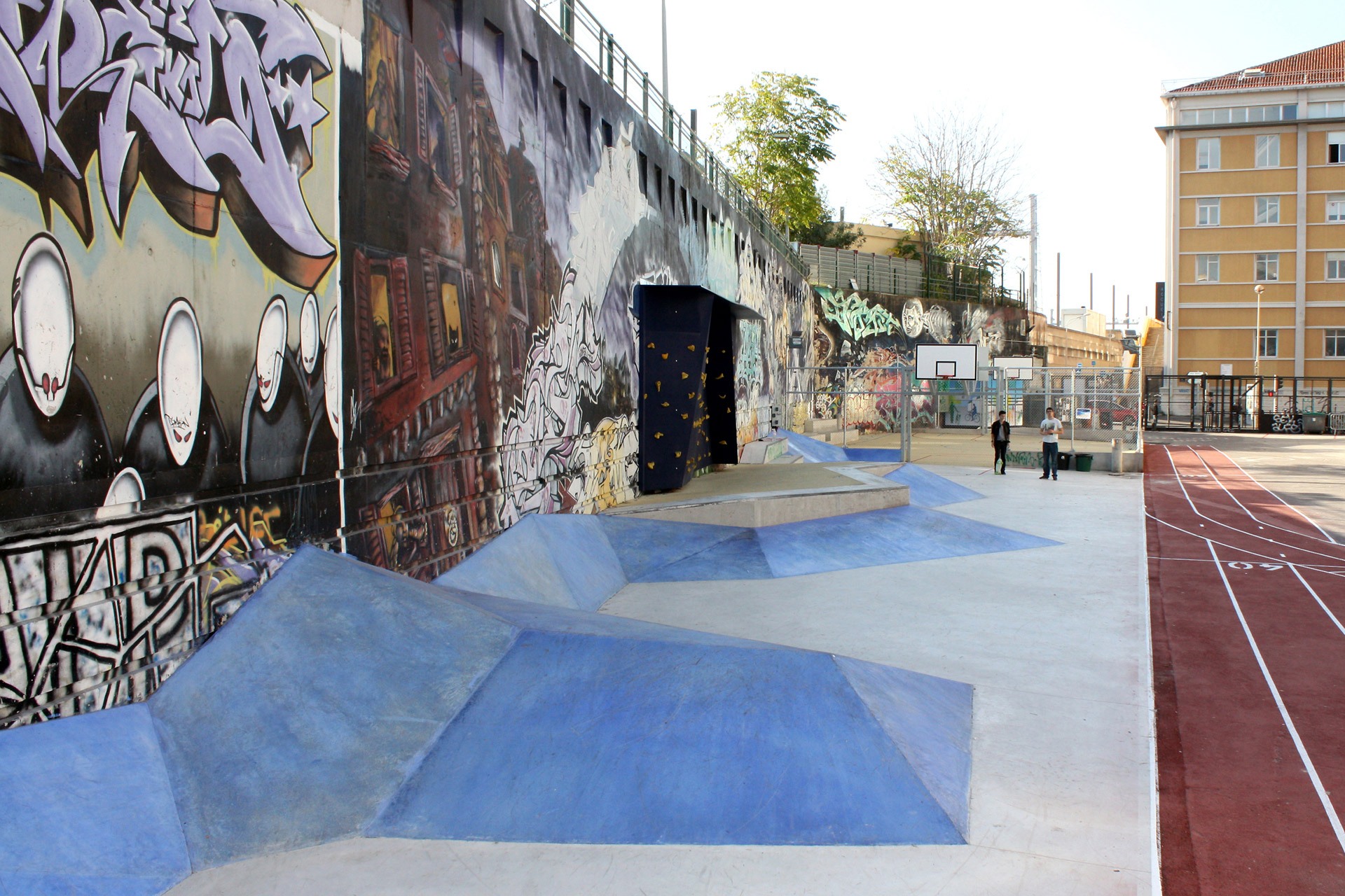 La Friche Belle de Mai Skatepark Marseille Skate Spot 4/5