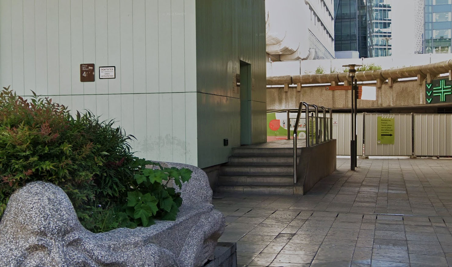 Les Nymphéas Spot Street Courbevoie Skate Spot 3/5