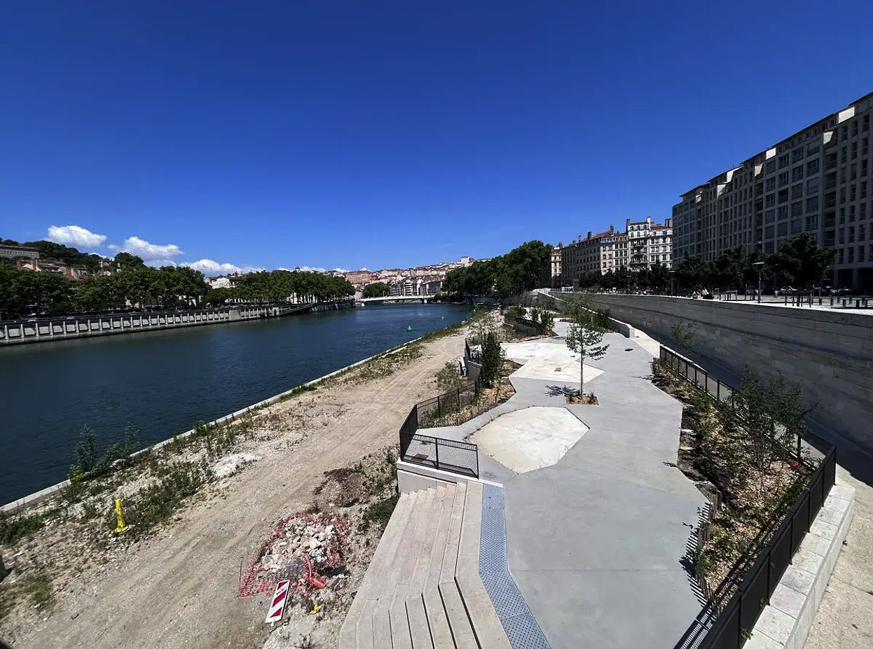 Terrasses Presqu' Ile Spot Street Lyon Skate Spot 3/5