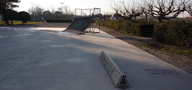 Old Park Skatepark Carpentras Skate Spot 2/5