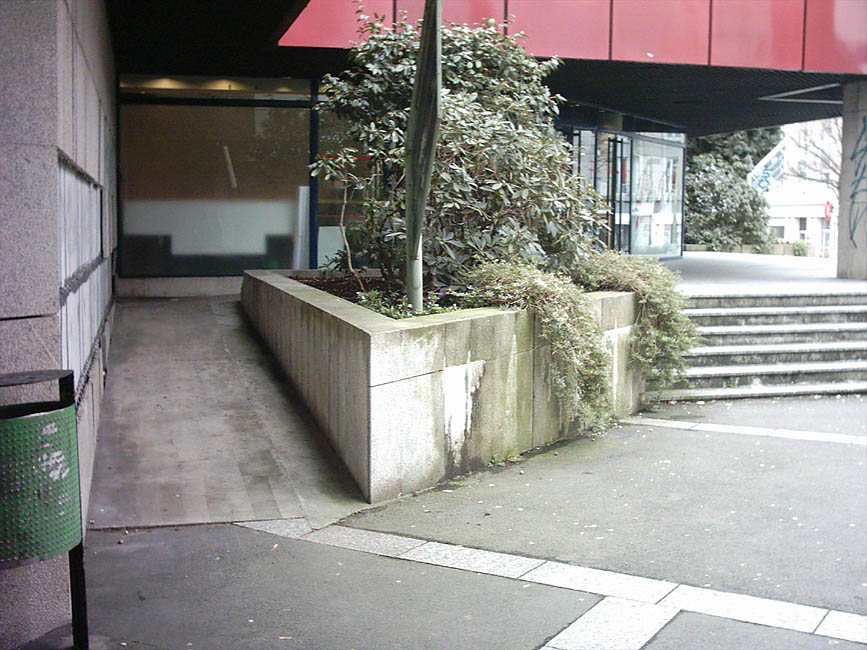 Le Quartz Plaza Brest Skate Spot 4/5