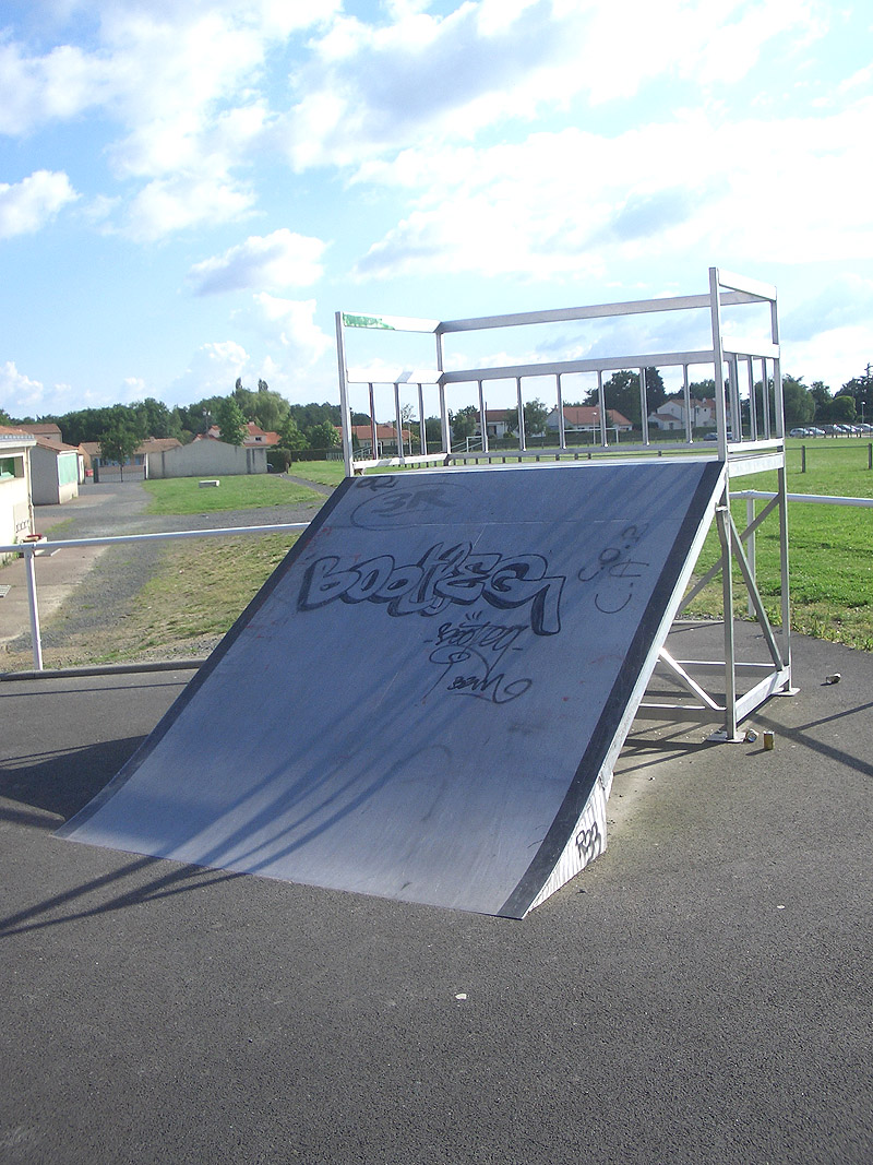 Richardières Skatepark Aigrefeuille sur maine Skate Spot 1/5