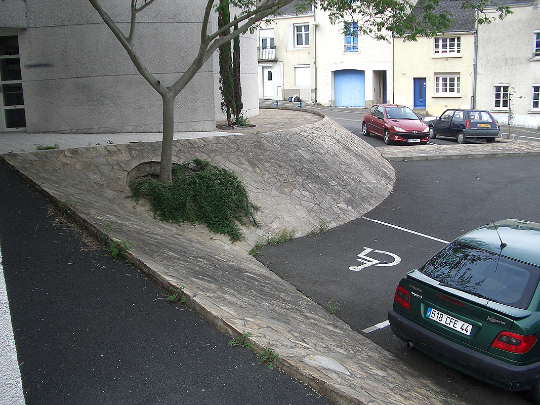 Médiathèque La Pléiade Ancenis Skate Spot