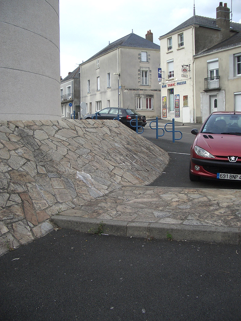 Médiathèque La Pléiade Ancenis Skate Spot