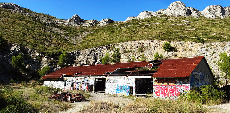 La Caverne Do It Yourself Marseille Skate Spot 5/5
