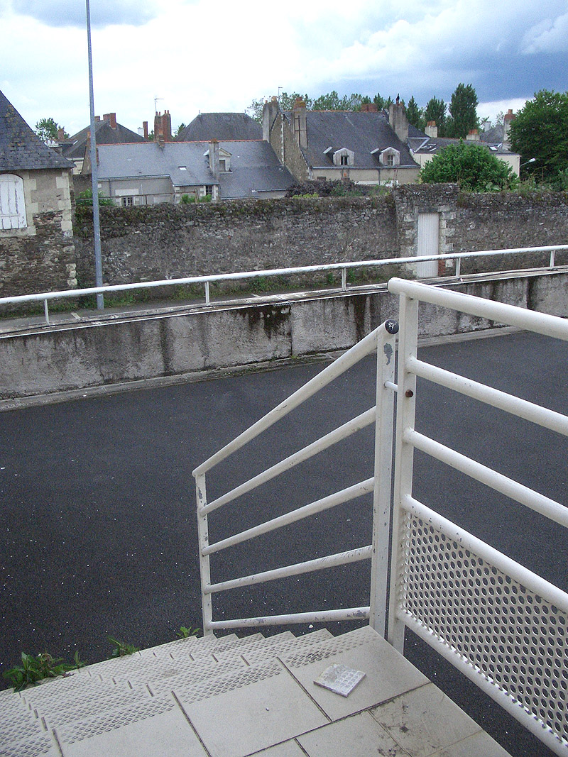 Médiathèque La Pléiade Spot Street Ancenis Skate Spot 3/5