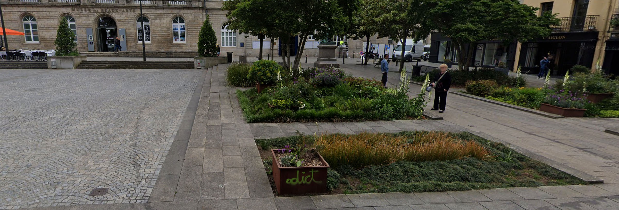 Cathédrale Spot Street Quimper Skate Spot 3/5