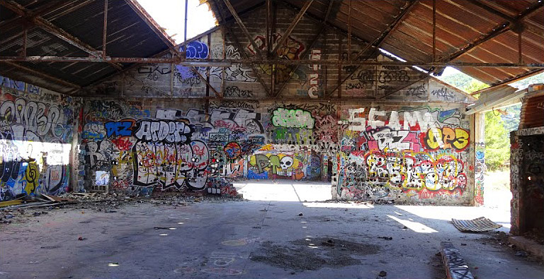 La Caverne Do It Yourself Marseille Skate Spot 5/5
