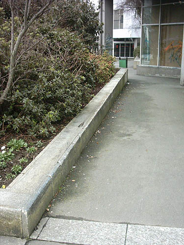 Le Quartz Plaza Brest Skate Spot 4/5