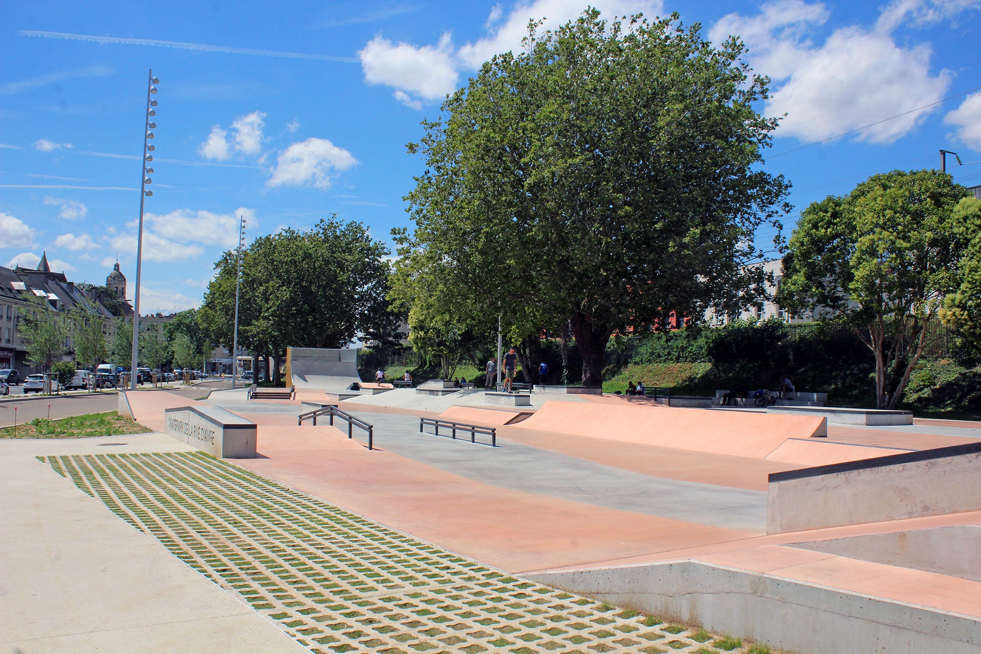La Rue d' Auge Spot Street Caen Skate Spot 4/5