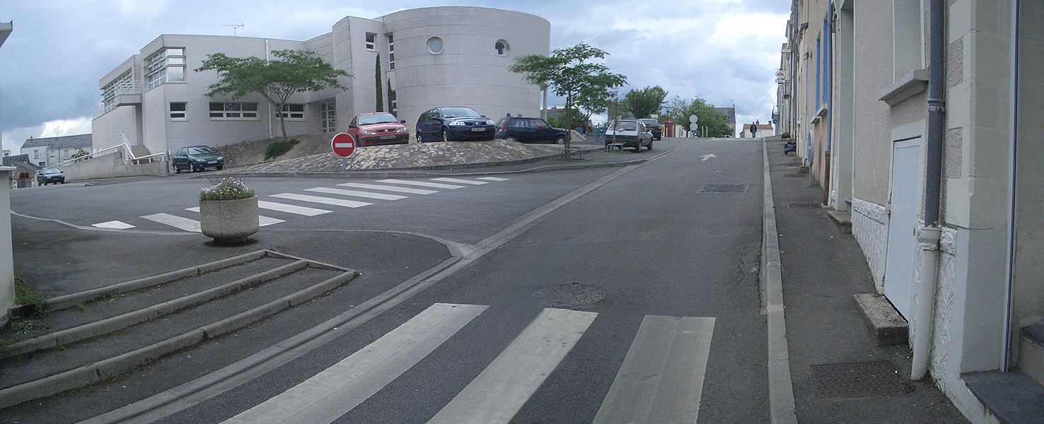 Médiathèque La Pléiade Ancenis Skate Spot