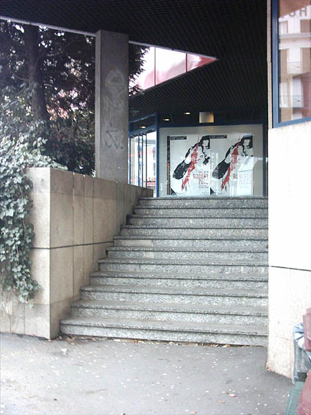 Le Quartz Plaza Brest Skate Spot 4/5