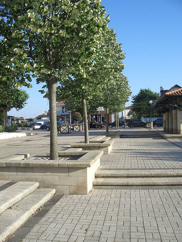 Les Cinq Cantons Plaza Anglet Skate Spot 4/5