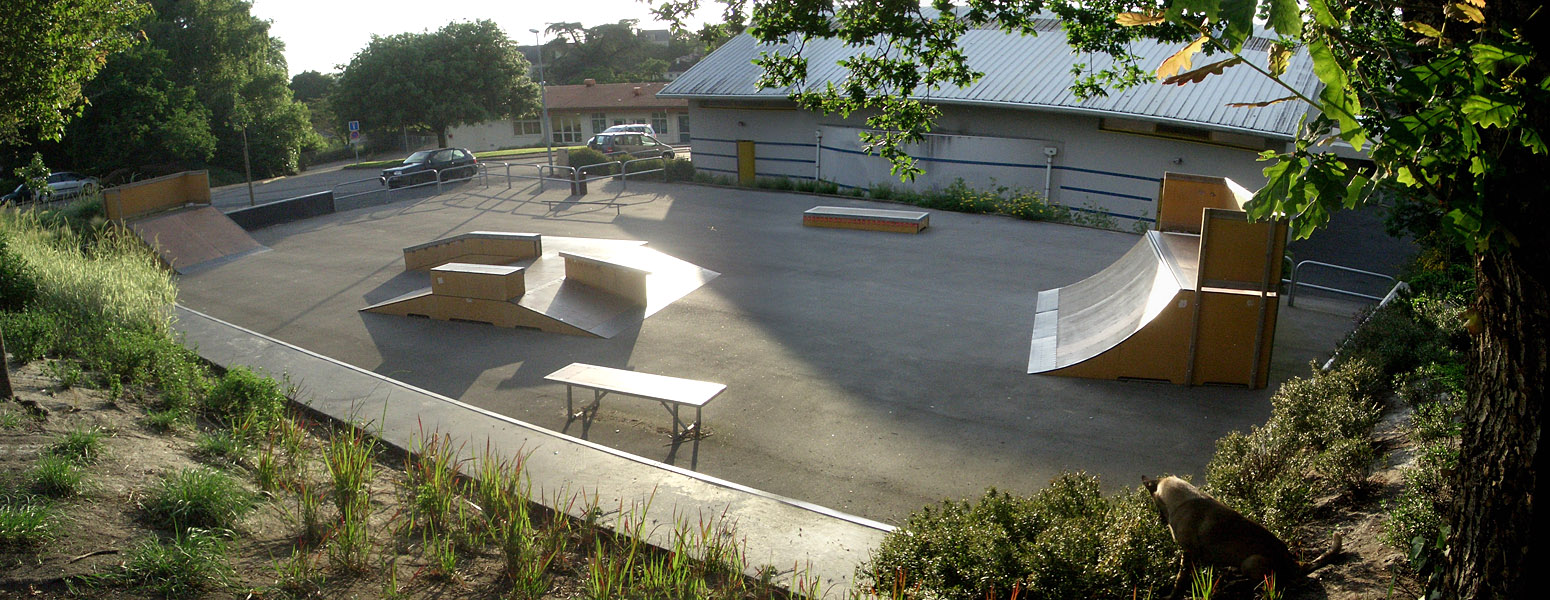 Palais des Congrès Le Loroux Bottereau Skate Spot