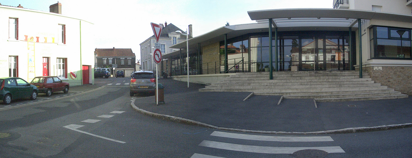 Médiathèque Le Loroux Bottereau Skate Spot