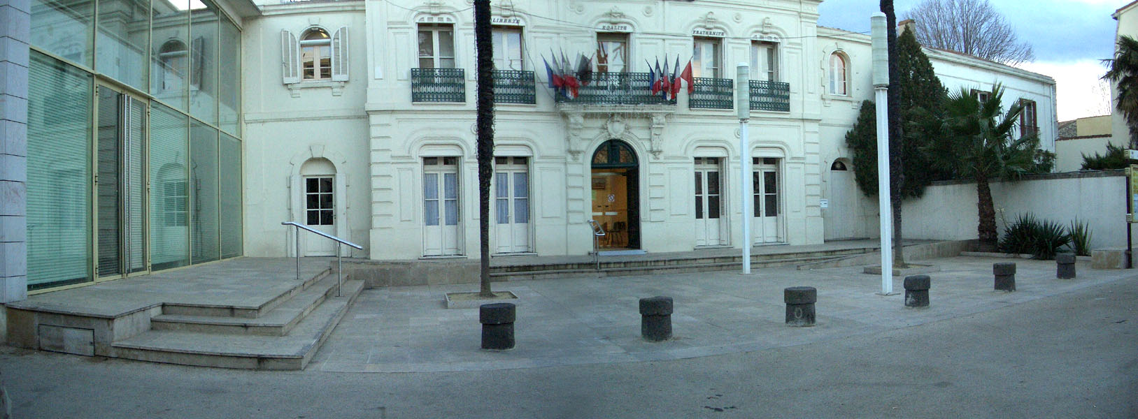 Hotel de Ville Lunel Skate Spot
