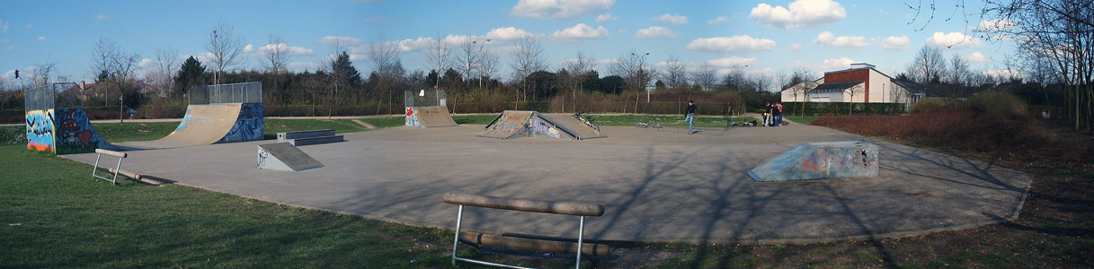 Collège Boucher Voisins le Bretonneux Skate Spot