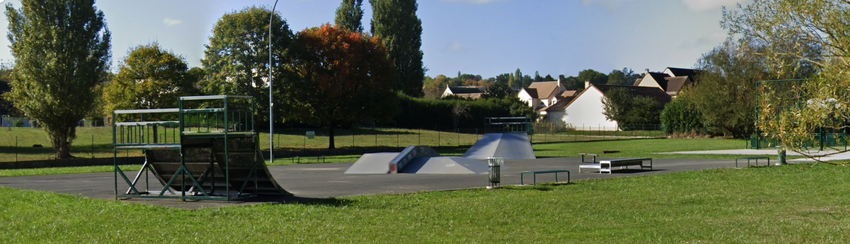 Lycée Jules Verne Limours Skate Spot