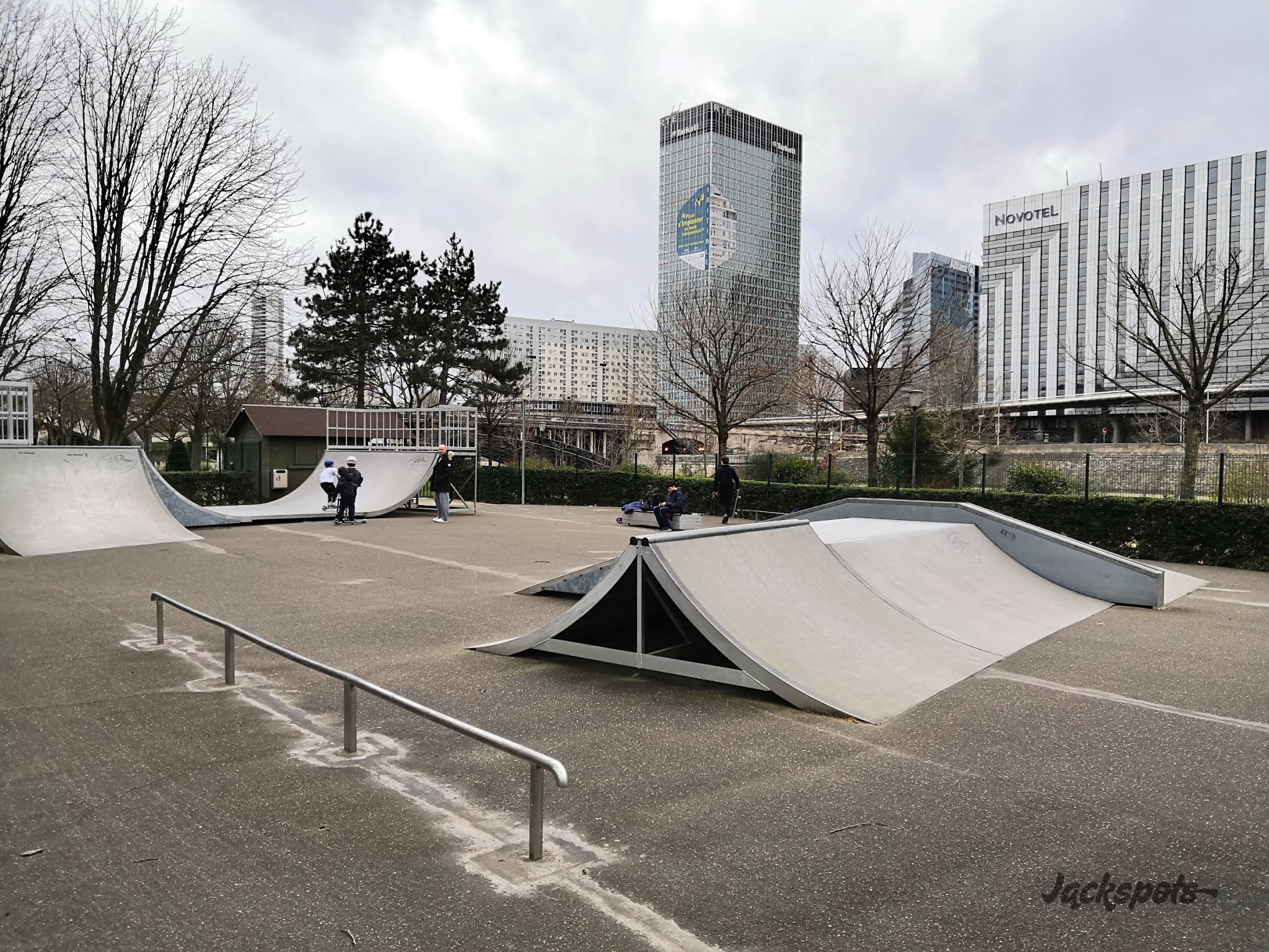 L' Île Neuilly sur Seine Skate Spot