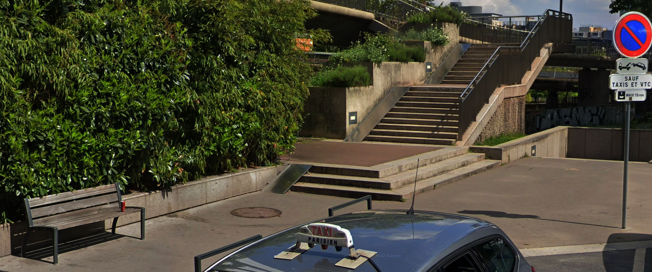 Hôtel Ibis Courbevoie Skate Spot