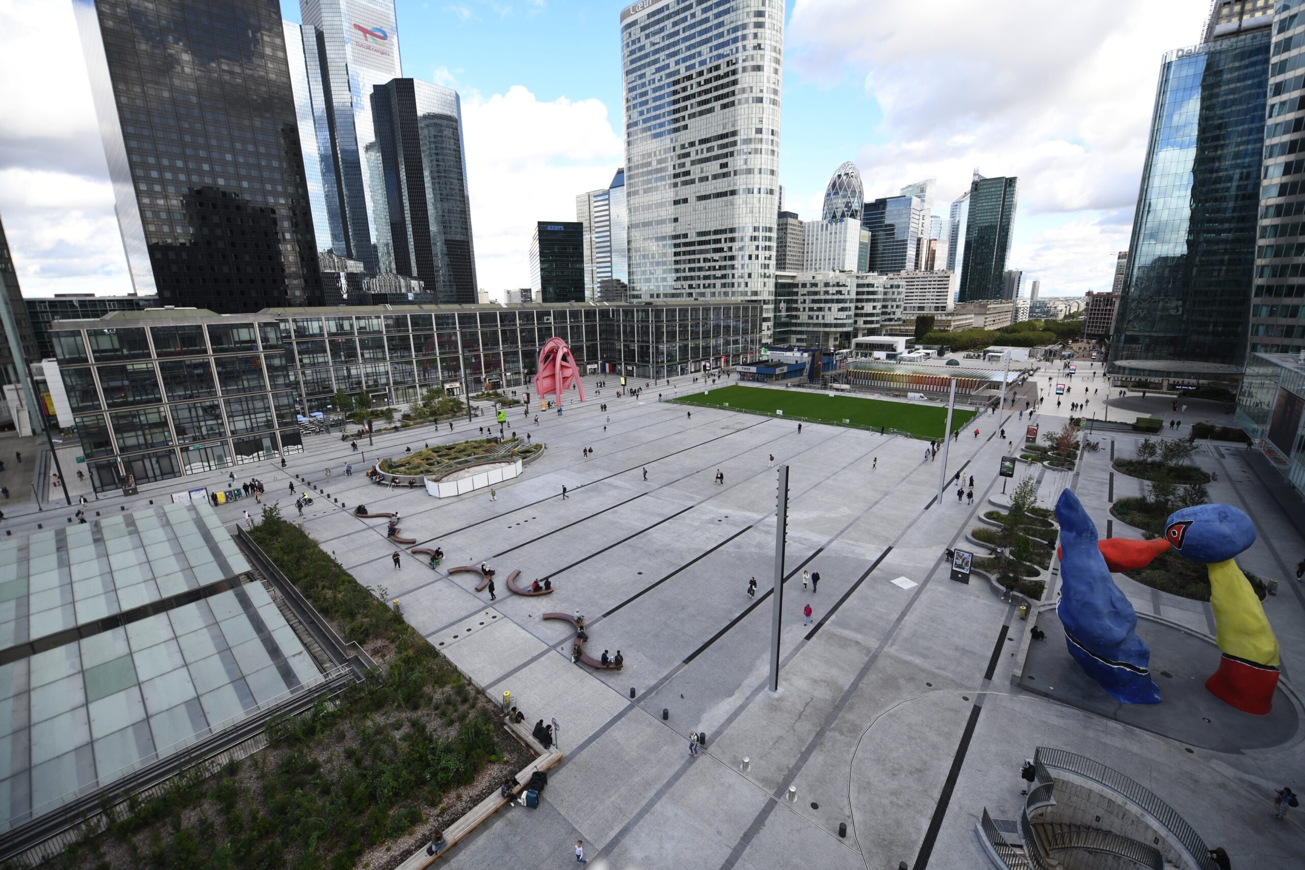 Défense place Puteaux Skate Spot