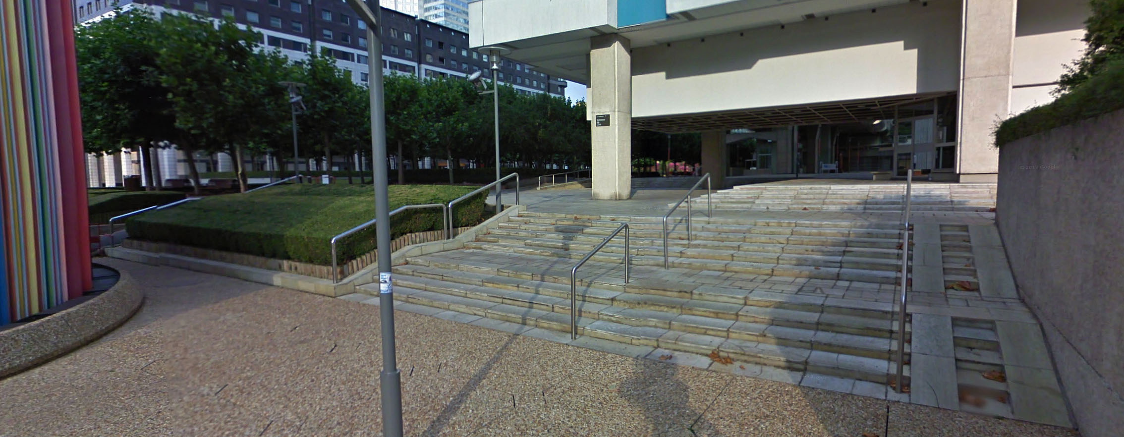 Le Moretti Courbevoie Skate Spot
