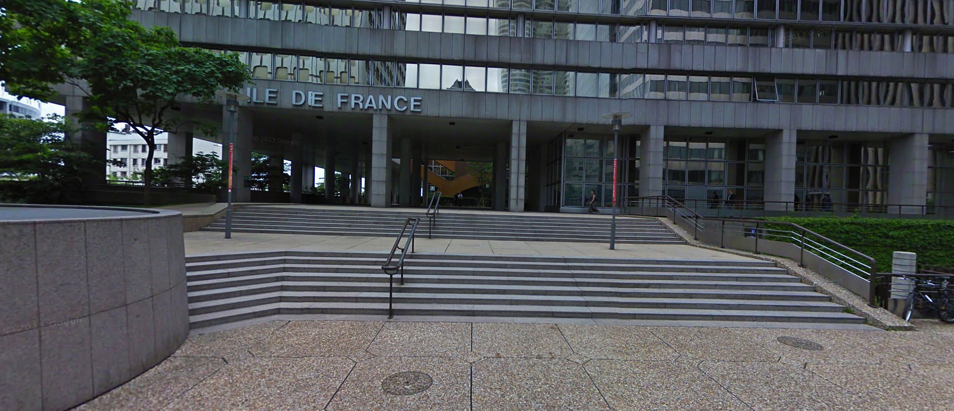 Tour Ile de France Puteaux Skate Spot