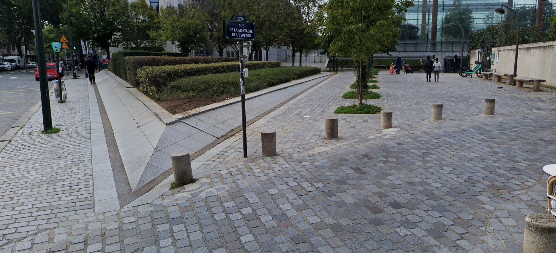 Square Caroline Aigle Paris Skate Spot