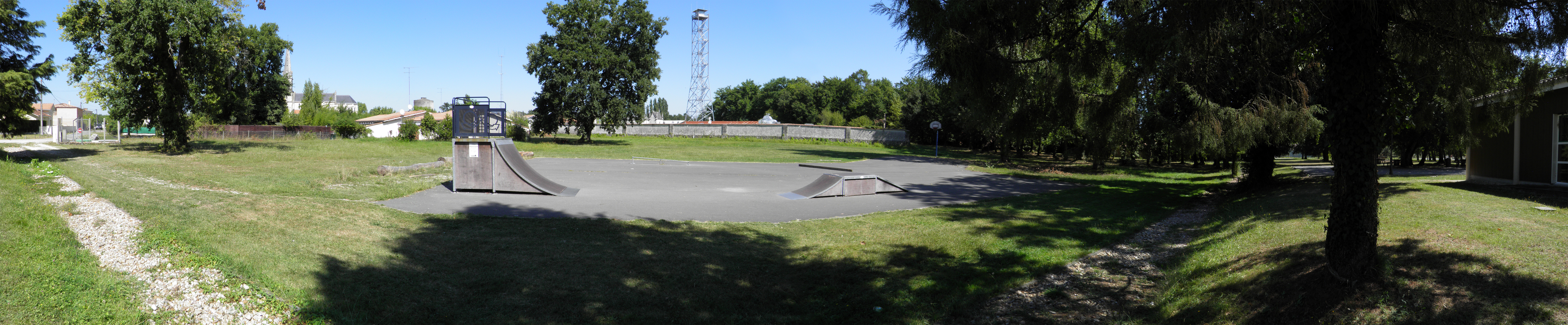 Salle des Fêtes Salaunes Skate Spot