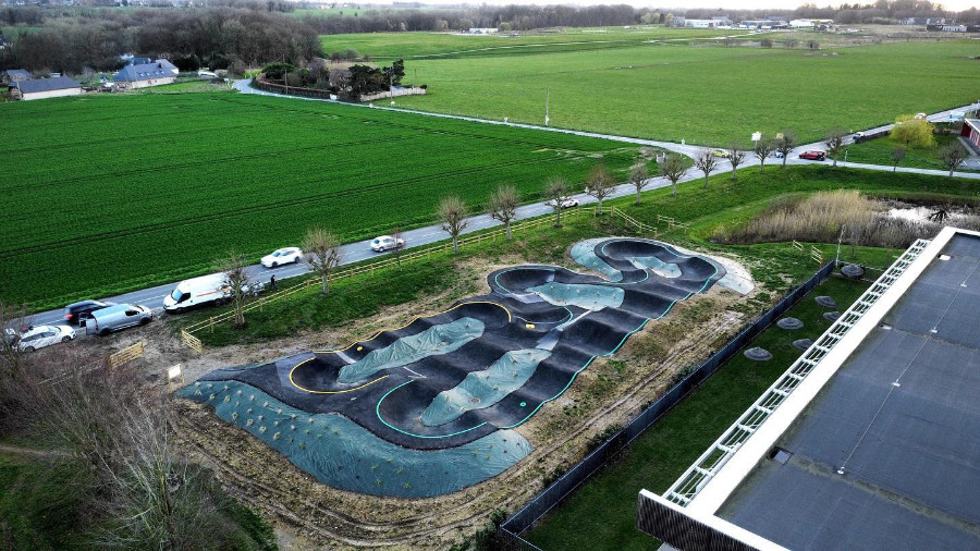 Centre Aquatique Saint Romain de Colbosc Skate Spot