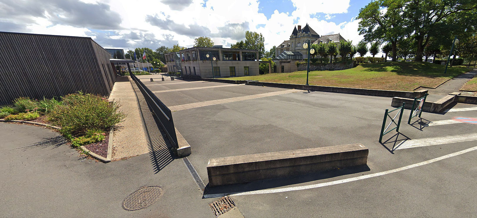 Médiathèque Sainte Luce sur Loire Skate Spot