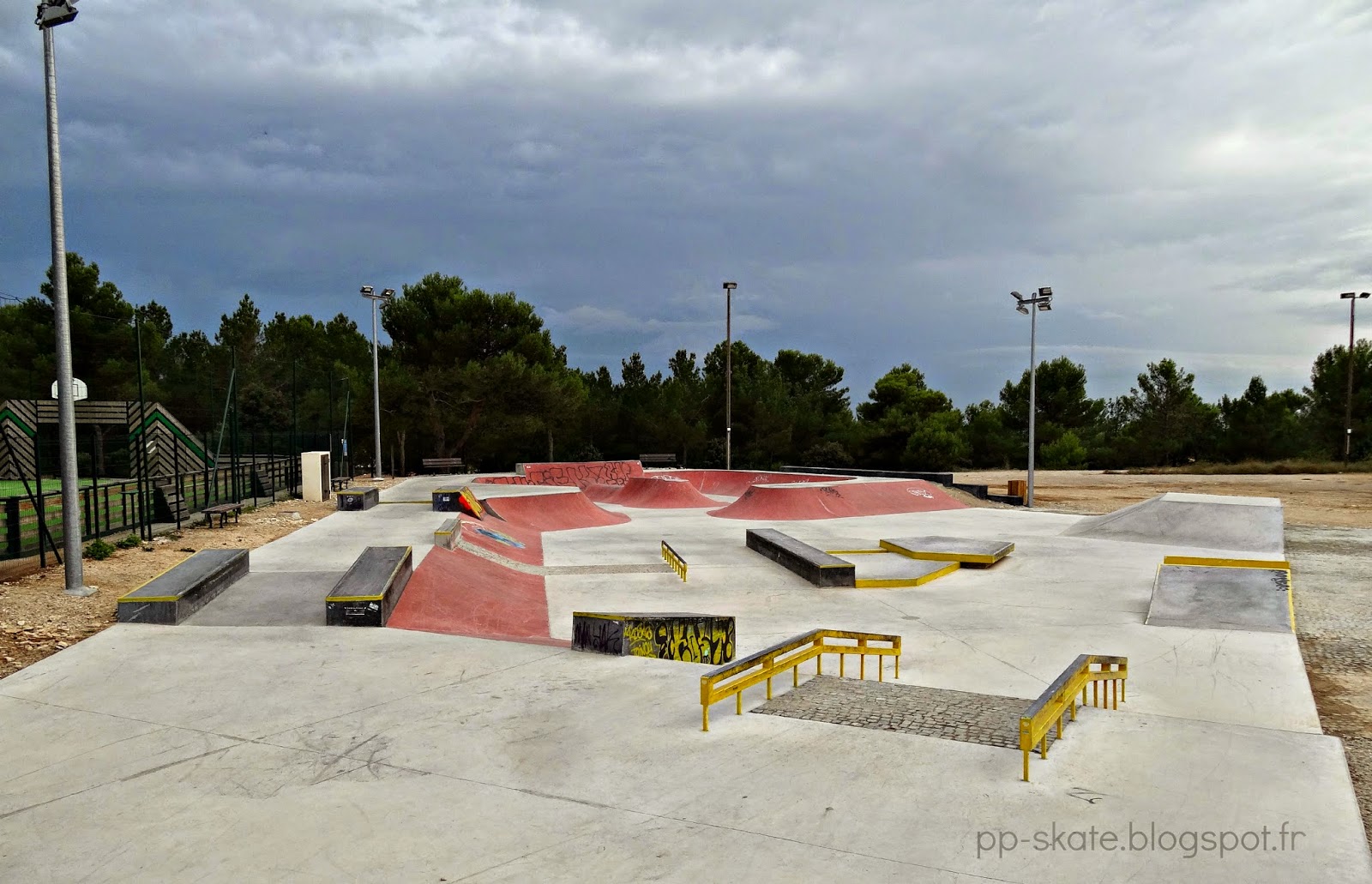 Parc des Sports Venelles Skate Spot