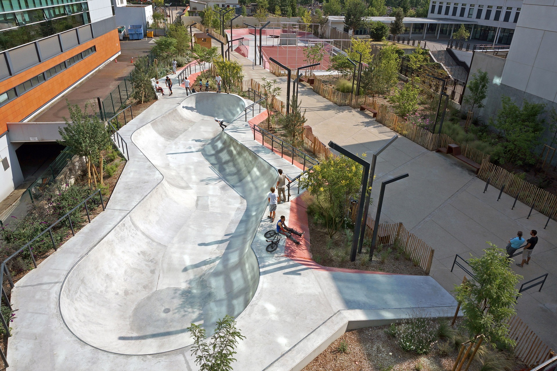 Jardin Des Fauvelles Courbevoie Skate Spot